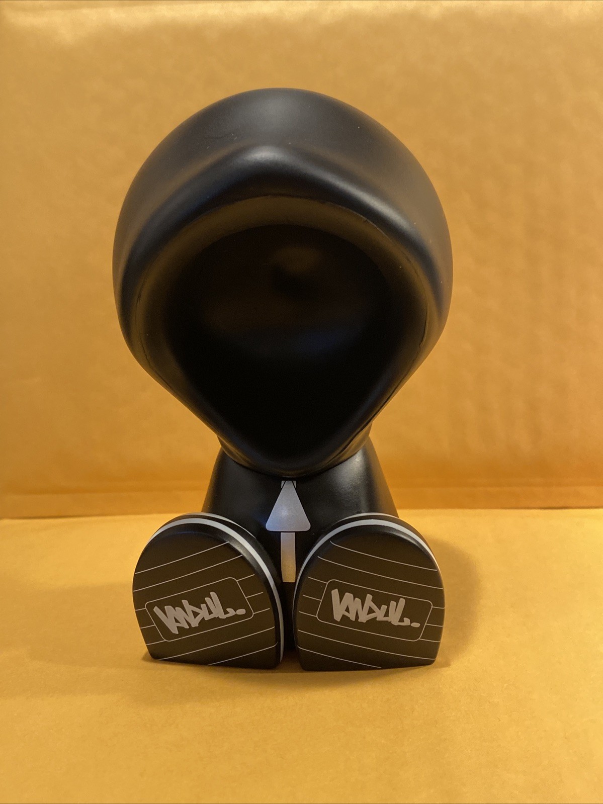 VandulBot Black Canbot Canz Art Toy Figure by Vandul x Czee13 Clutter (LE 200)