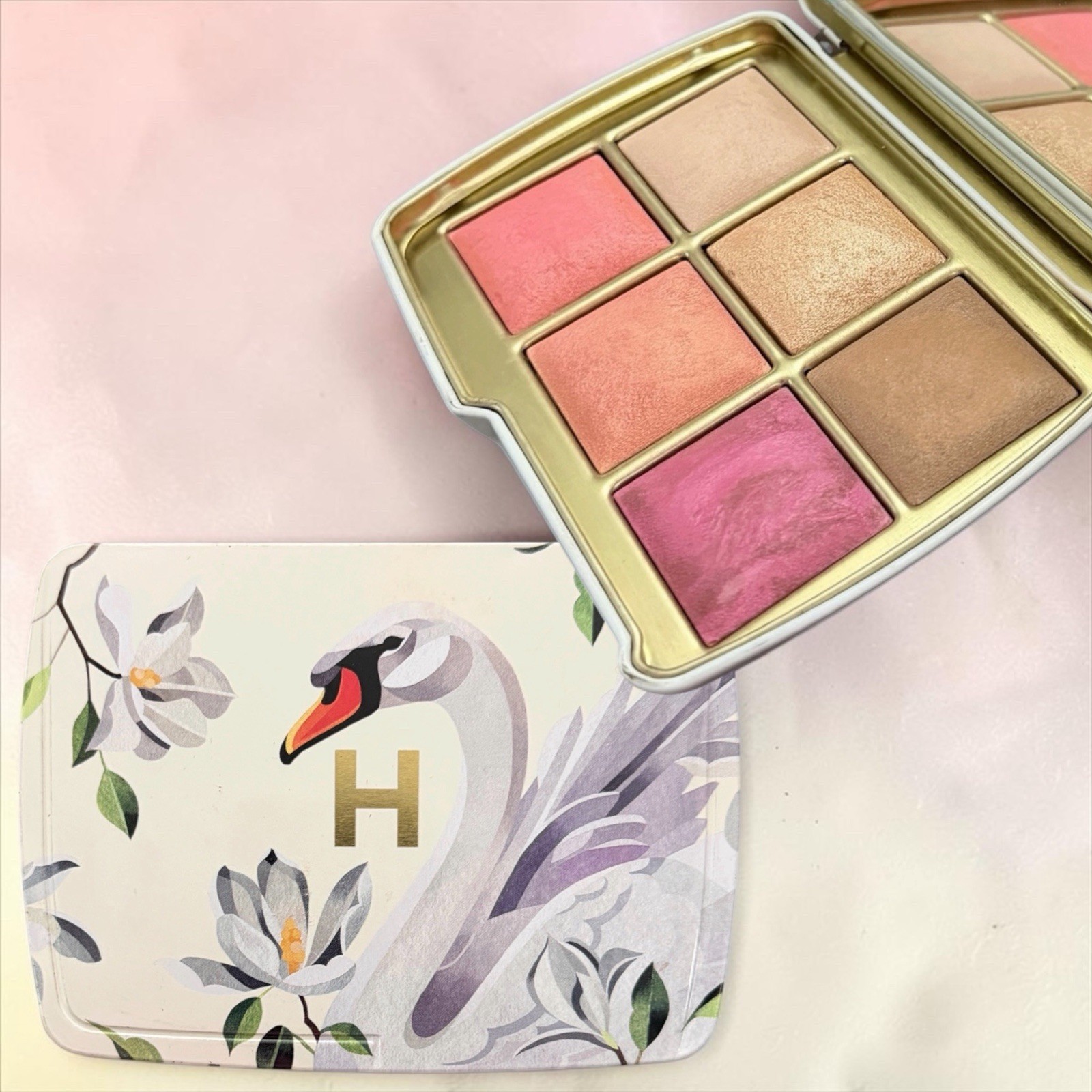 NWOB~ Hourglass Ambient Lighting Edit Unlocked SWAN Palette Highlighter Bronzer NWOB~ Hourglass Ambient Lighting Edit Unlocked SWAN Palette Highlighter Bronzer