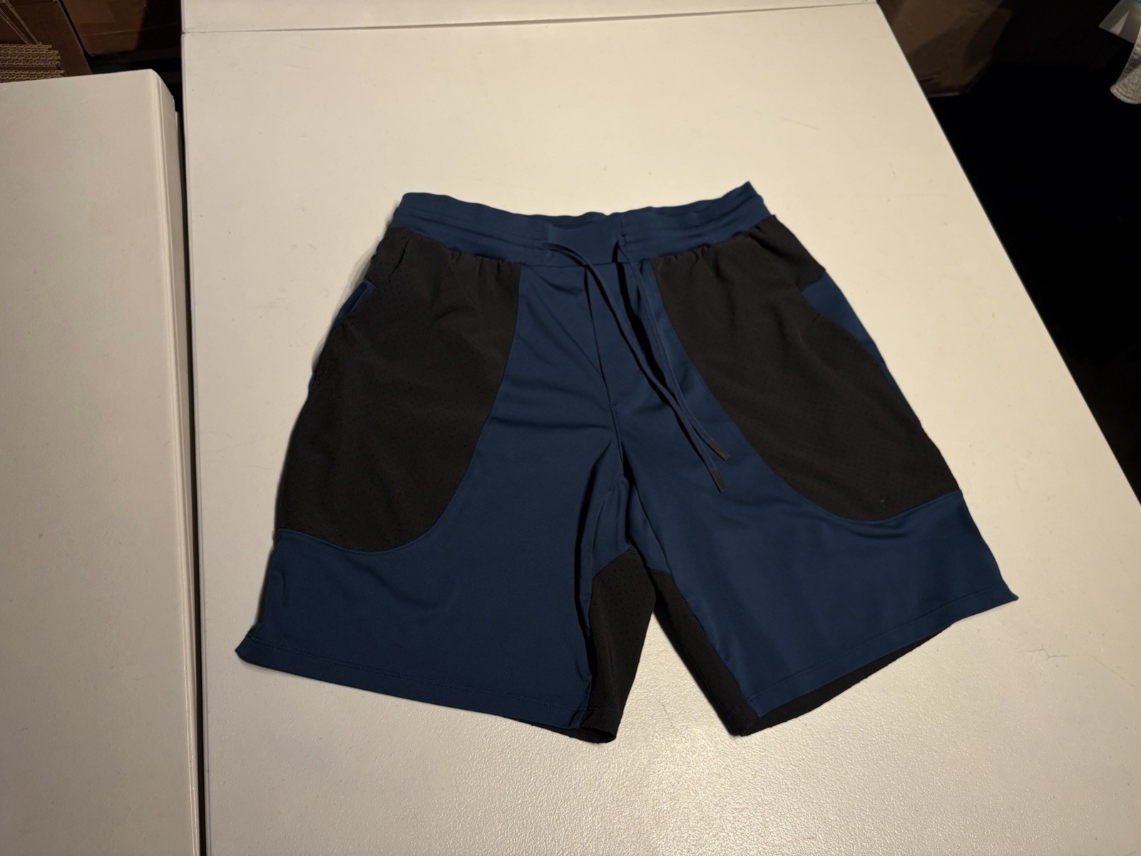 Lululemon Shorts Men\'s Small Onyx Blue Black Elevated Unlined Gym Yoga 8” Inseam Lululemon Shorts Men\'s Small Onyx Blue Black Elevated Unlined Gym Yoga 8” Inseam