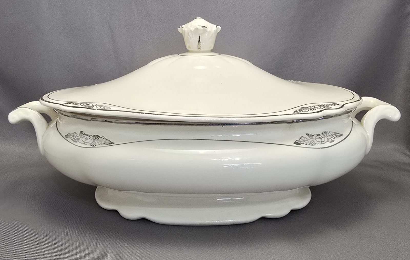 Antique 1923 Homer Laughlin Virginia / Silver Rose Covered Dish Made in USA Antique 1923 Homer Laughlin Virginia / Silver Rose Covered Dish Made in USA