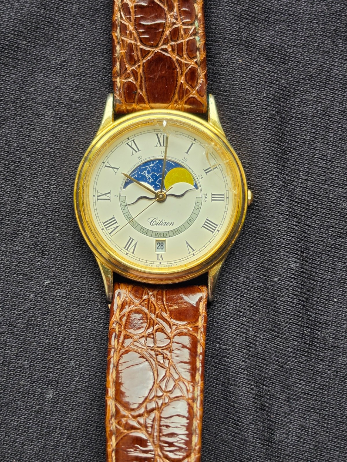Vintage Citizen Astro Fantasy Moonphase Watch 2870-268393 - Cracked Crystal Vintage Citizen Astro Fantasy Moonphase Watch 2870-268393 - Cracked Crystal