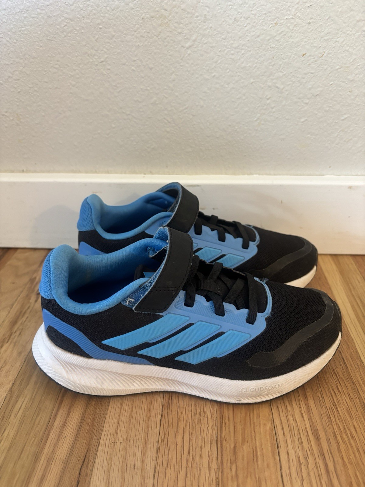 Adidas Boys Size 2 Black And Blue Sneakers Worn A Few Times Adidas Boys Size 2 Black And Blue Sneakers Worn A Few Times
