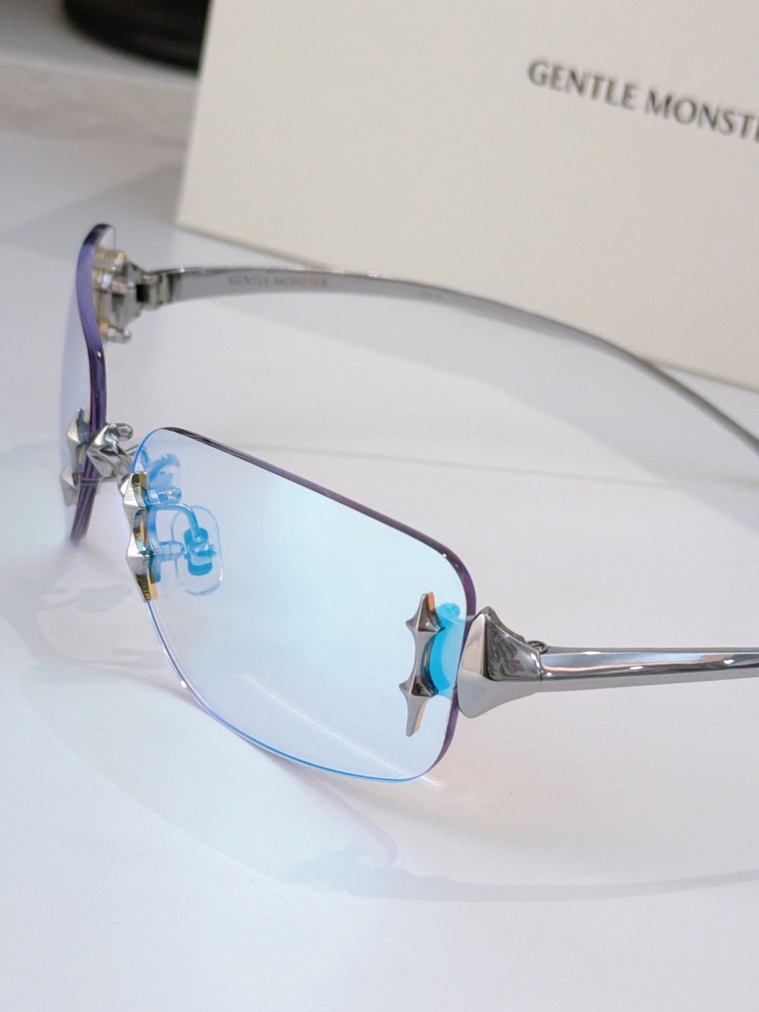 Gentle Monster TTL Sunglasses 64‑14‑145 Rimless Star Decor Blue Lens Gentle Monster TTL Sunglasses 64‑14‑145 Rimless Star Decor Blue Lens