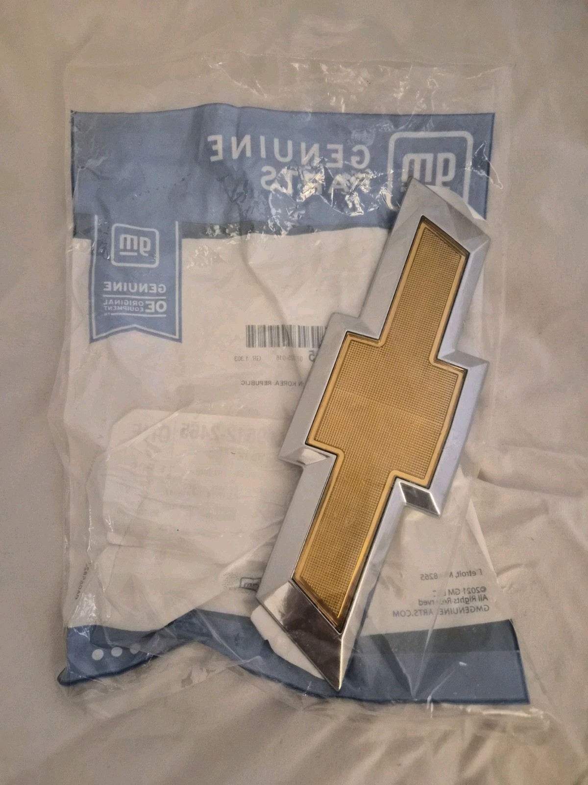 2012 - 2016 Chevrolet Sonic Front Grille Gold Chrome Bowtie Emblem GM # 95122465 2012 - 2016 Chevrolet Sonic Front Grille Gold Chrome Bowtie Emblem GM # 95122465