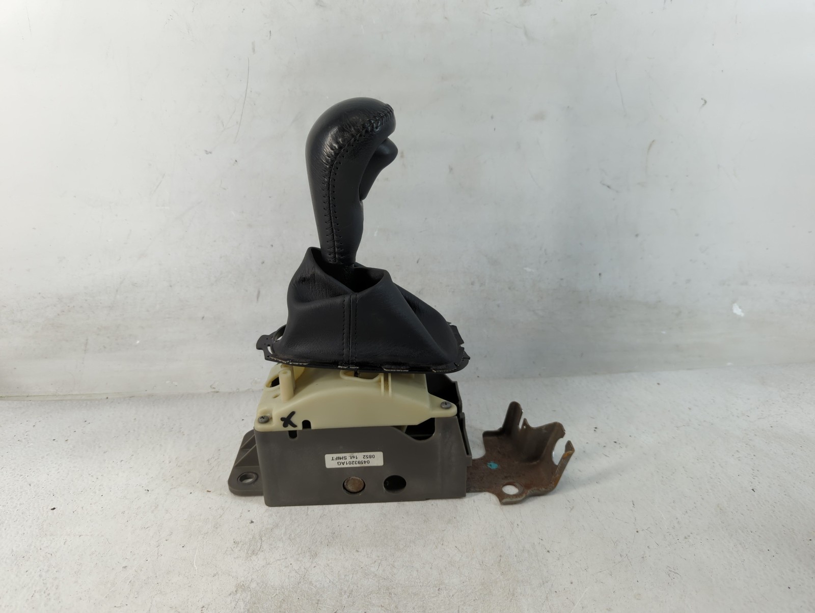 2000 Plymouth Concord Floor Console Assembly Shifter HCR2I 2000 Plymouth Concord Floor Console Assembly Shifter HCR2I