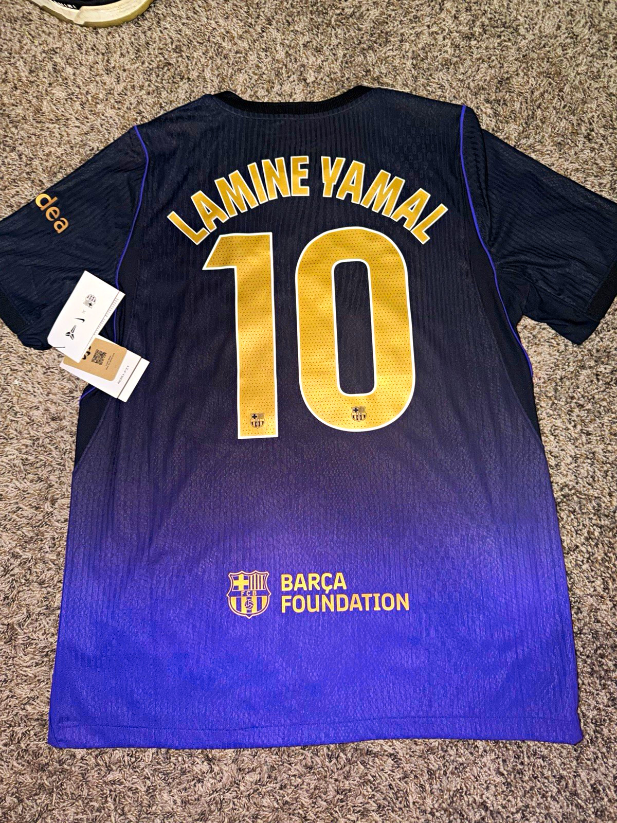 Nike FC Barcelona Lamine Yamal #10 Soccer Jersey Size L player version autentic Nike FC Barcelona Lamine Yamal #10 Soccer Jersey Size L player version autentic
