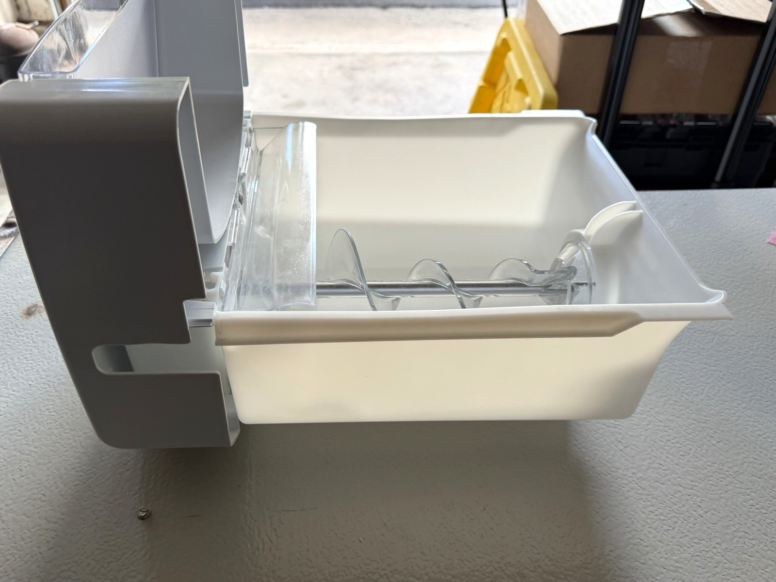 WR29X43994 GE Refrigerator Ice Maker Bucket Bin w/ Auger Assembly OEM.