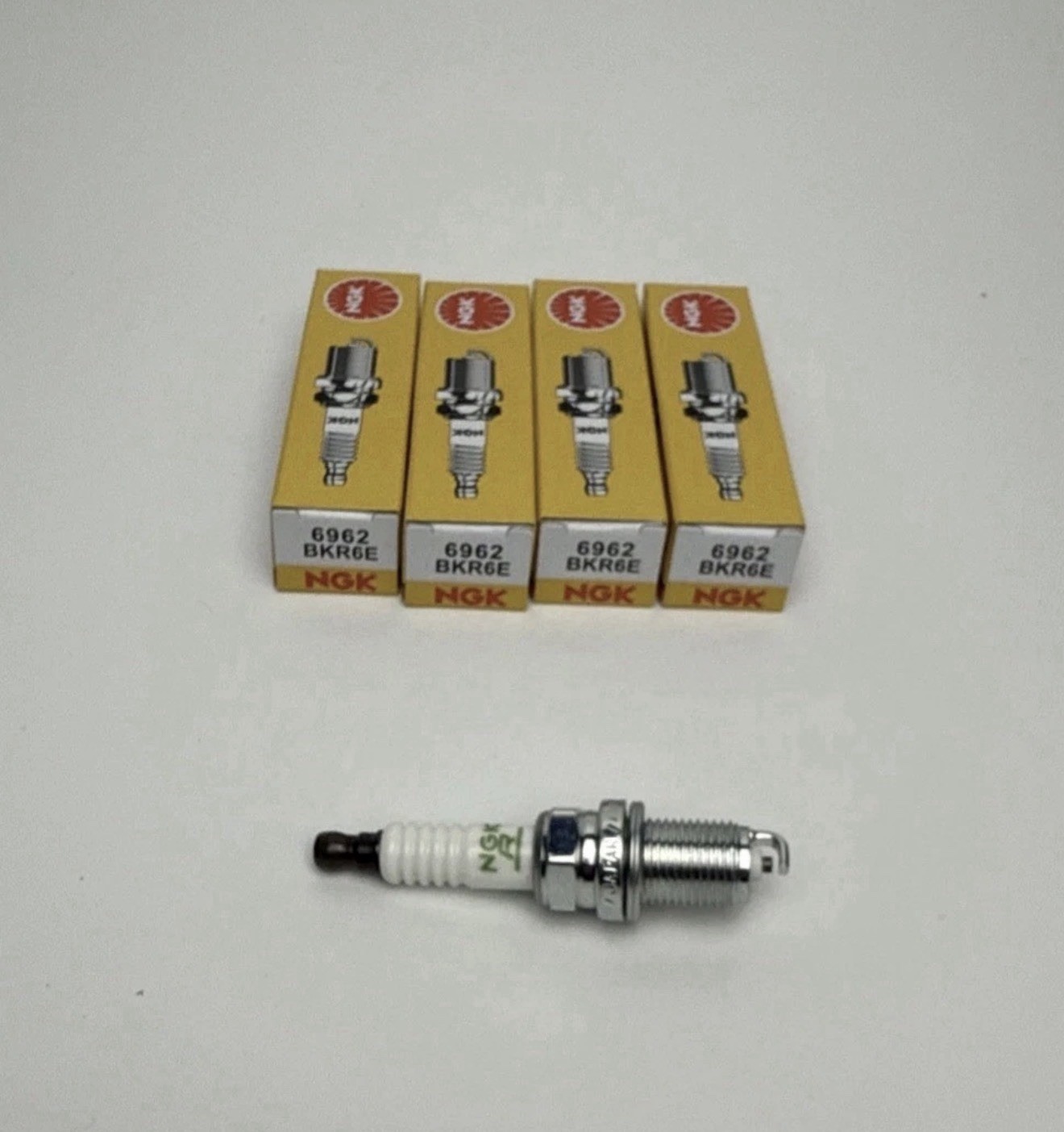 Set of 4 Genuine NGK 6962 Spark Plug BKR6E