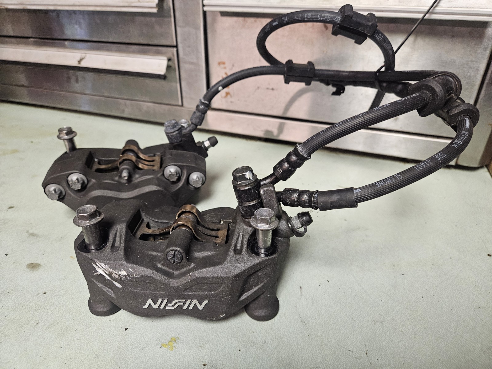 2018 - 2023 SUZUKI GSX-S 750 PAIR OF FRONT BRAKE CALIPERS NISSIN 59100-23H40-999 2018 - 2023 SUZUKI GSX-S 750 PAIR OF FRONT BRAKE CALIPERS NISSIN 59100-23H40-999