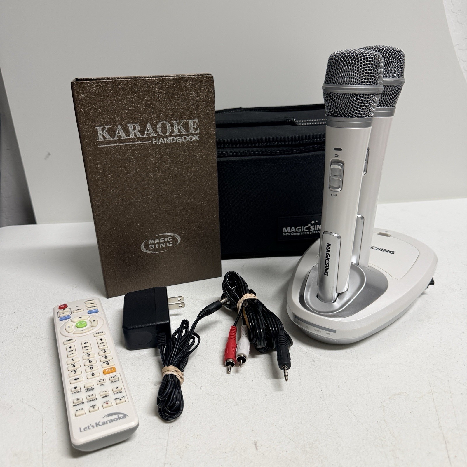 Magic Sing ET19KV White With 2 Microphones & Remote TESTED AND WORKING