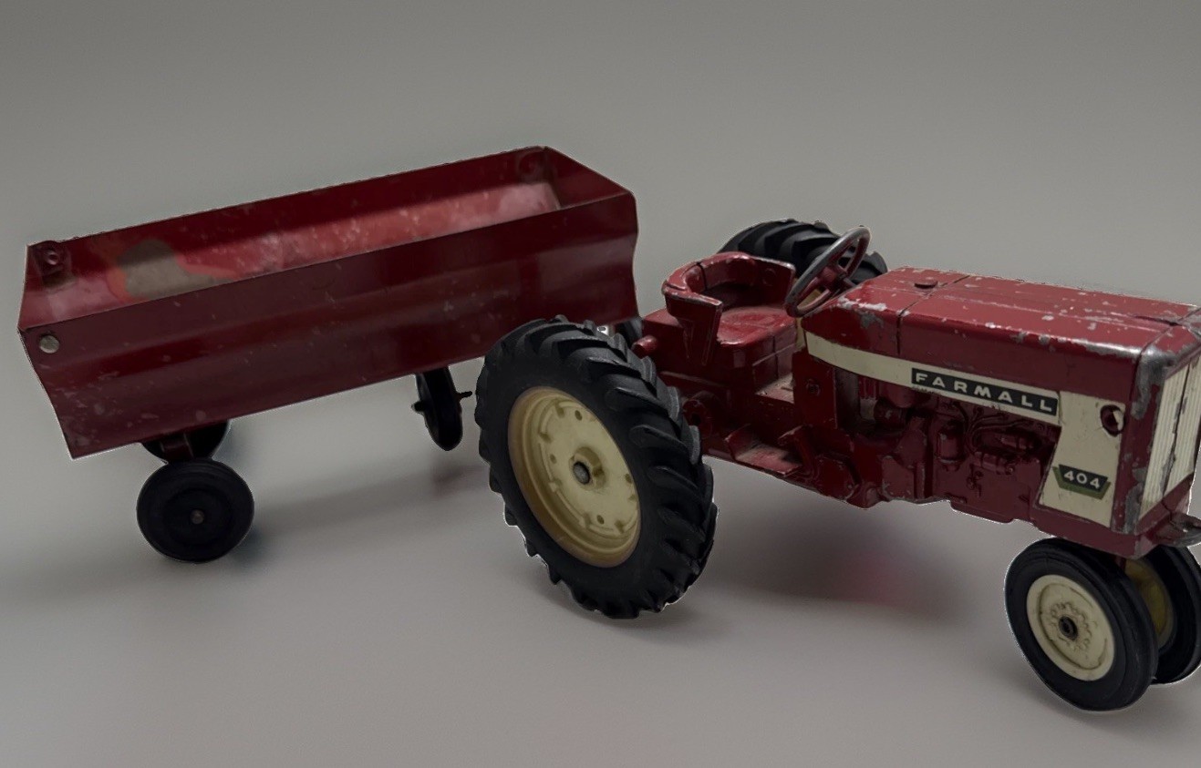 Vintage ERTL Farmall 806 Tractor & Red Wagon Trailer Lot 1/16 Diecast Metal IH Vintage ERTL Farmall 806 Tractor & Red Wagon Trailer Lot 1/16 Diecast Metal IH
