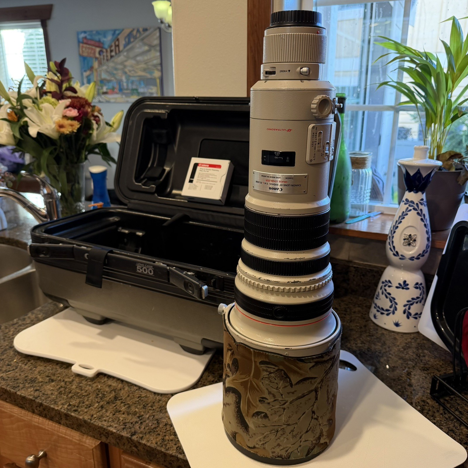 Canon EF 500mm f/4L IS USM w/ Case, Drop in CPL and clear, lens hood and cover. Canon EF 500mm f/4L IS USM w/ Case, Drop in CPL and clear, lens hood and cover.