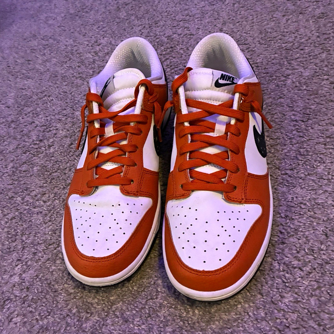 Nike Dunk Low Starry Swoosh Campfire Orange/Summit White/Anthracite Nike Dunk Low Starry Swoosh Campfire Orange/Summit White/Anthracite