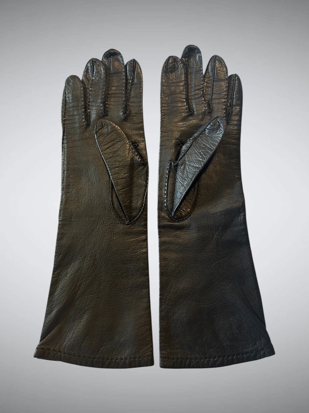 HERMES PARIS VINTAGE BLACK LEATHER LADIES GLOVES C1950s, Size Small HERMES PARIS VINTAGE BLACK LEATHER LADIES GLOVES C1950s, Size Small
