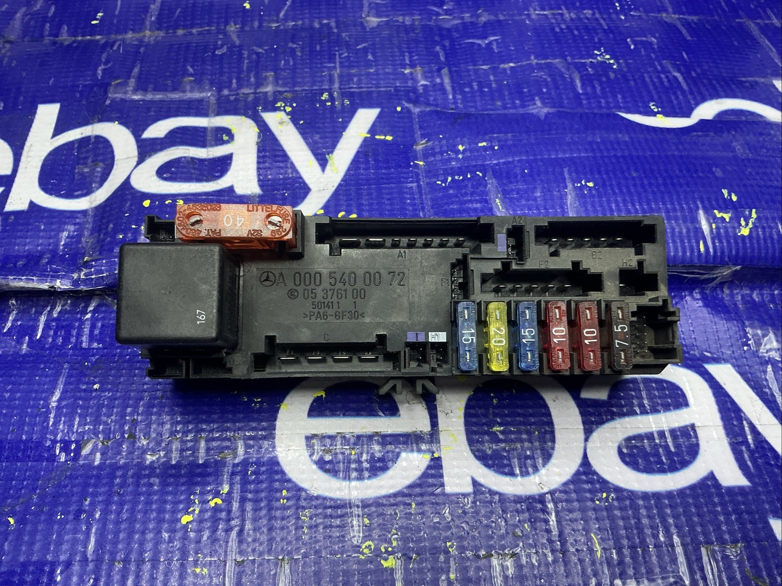 98-03 Mercedes W210 E320 Fuse Relay Junction Box A0005400072 OEM 98-03 Mercedes W210 E320 Fuse Relay Junction Box A0005400072 OEM