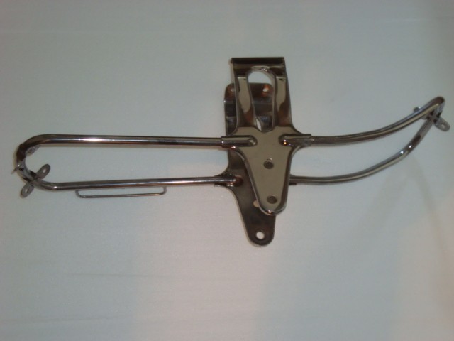 GENUINE SUZUKI NOS FRONT FENDER MOUNT BRACKET