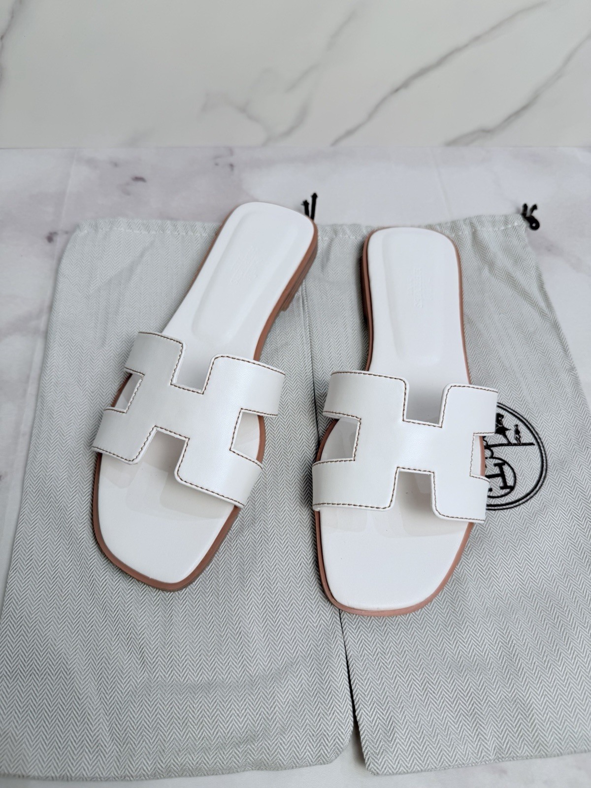 Hermes Oran Slip-On Sandals Women Size EU 39/US 9 White Hermes Oran Slip-On Sandals Women Size EU 39/US 9 White
