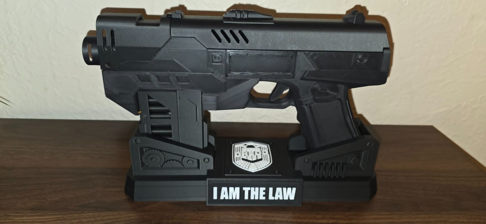 1:1 Life-Sized Judge Dredd Lawgiver Mk. II w/Stand Kit | 3D Printed