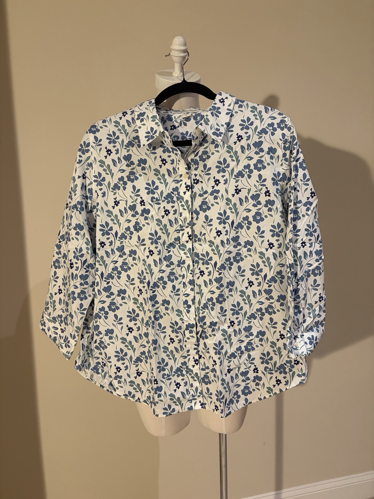 Coldwater Creek Women’s Size 16 Blue Floral 100% Cotton Button Front Shirt Coldwater Creek Women’s Size 16 Blue Floral 100% Cotton Button Front Shirt