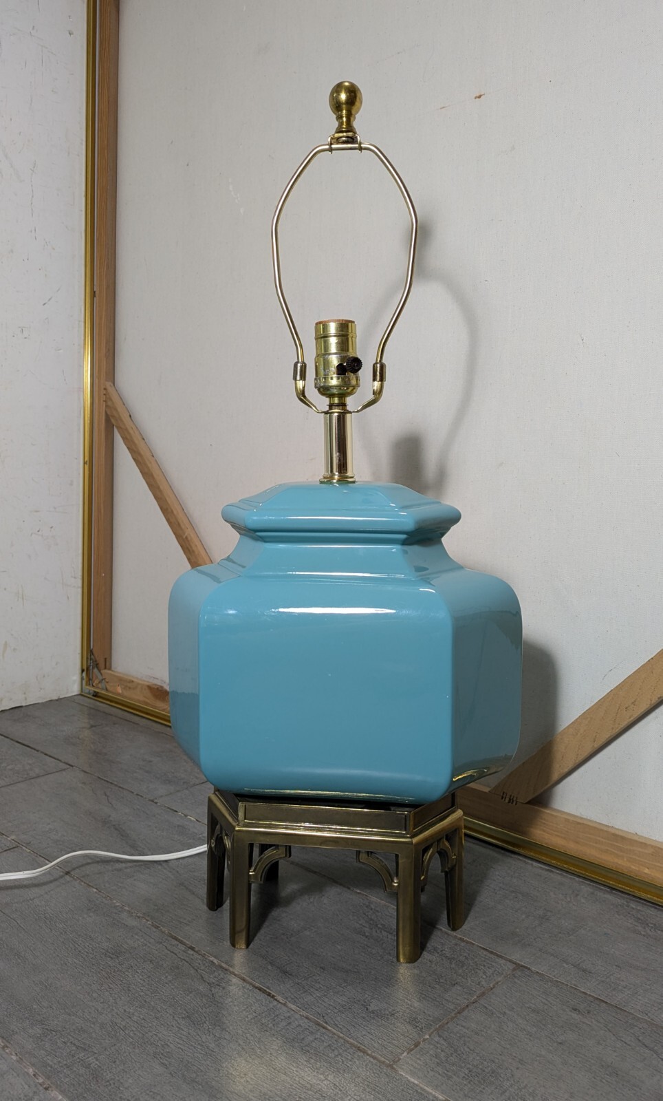 Vintage Fine Art (Hialeah, FL) Brass Aqua Blue Ceramic Urn Asian Table Lamp Vintage Fine Art (Hialeah, FL) Brass Aqua Blue Ceramic Urn Asian Table Lamp
