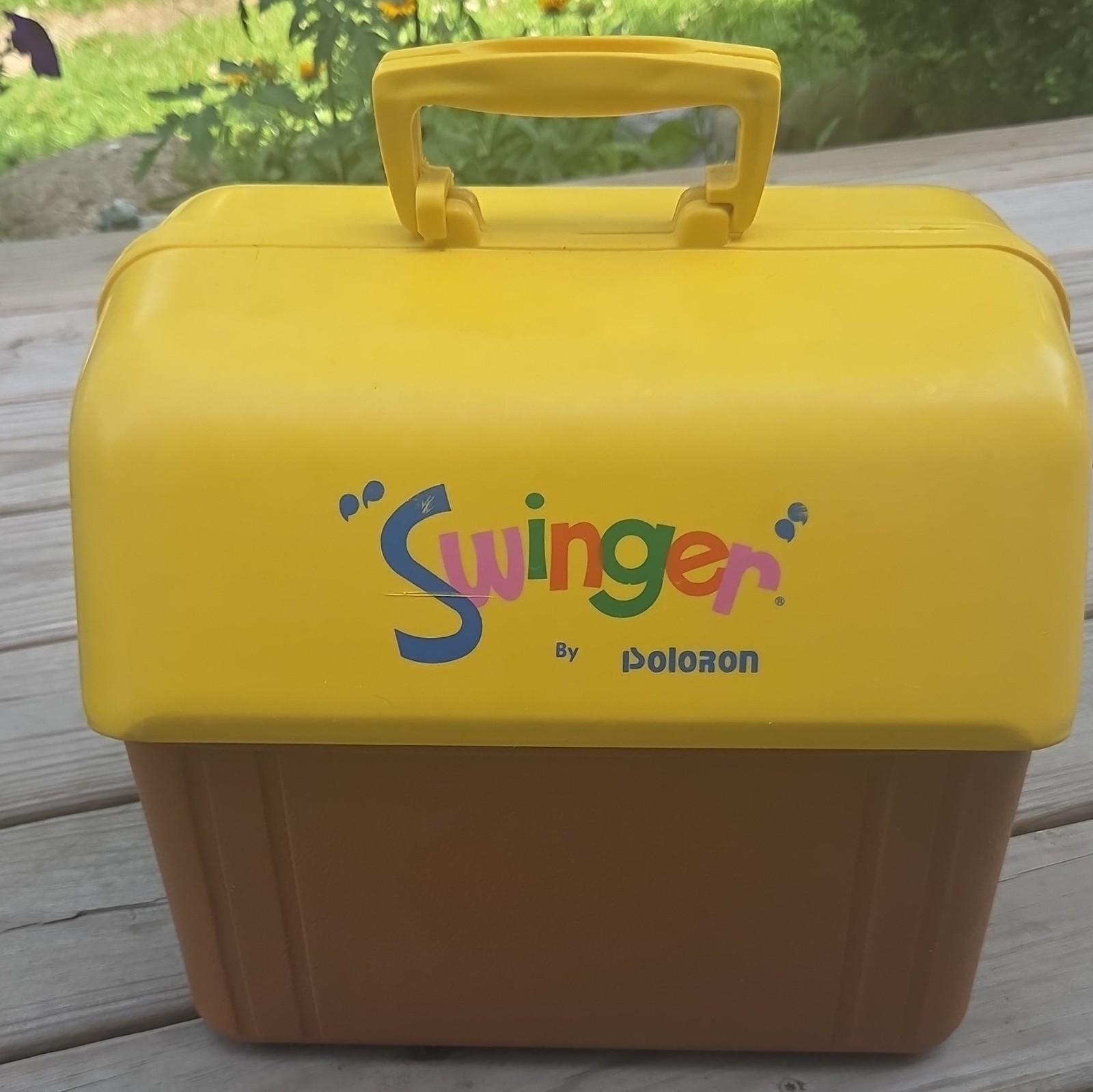 Poloron Swinger Vintage Yellow/Brown 10 qt Insulated Plastic Ice Chest/Cooler Poloron Swinger Vintage Yellow/Brown 10 qt Insulated Plastic Ice Chest/Cooler