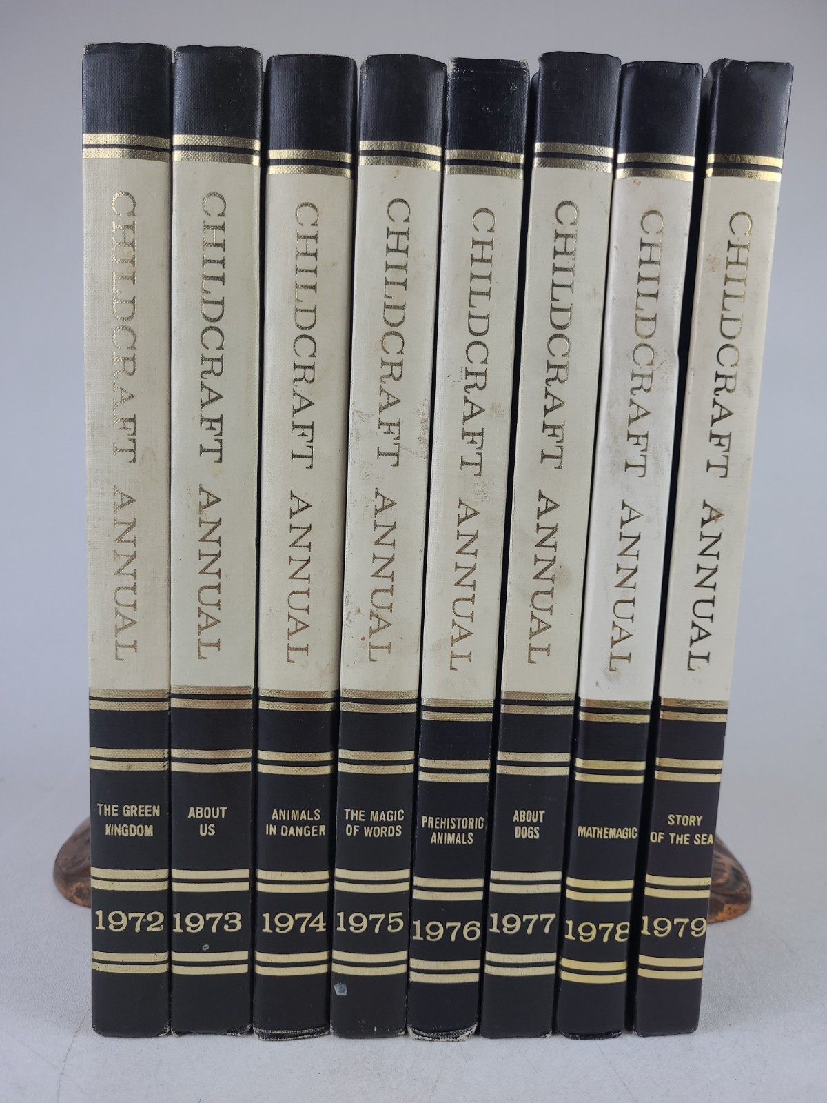 Lot Of 8 Childcraft Annual Hardcover Books 1972-1979 Animals Mathemagic Words Lot Of 8 Childcraft Annual Hardcover Books 1972-1979 Animals Mathemagic Words
