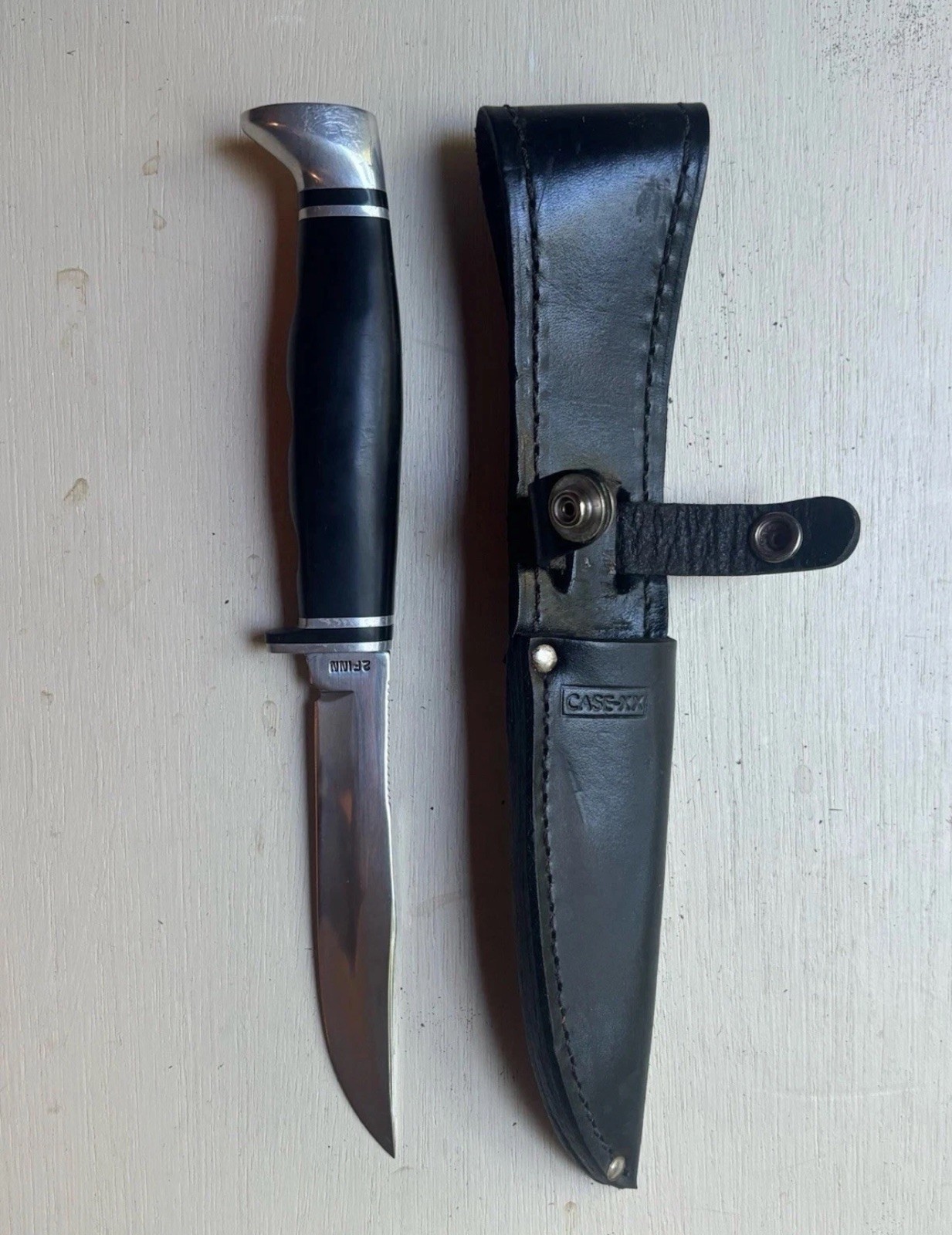 VINTAGE CASE XX USA 2FINN BLACK FIXED BLADE HUNTING KNIFE - VERY NICE - LOOK VINTAGE CASE XX USA 2FINN BLACK FIXED BLADE HUNTING KNIFE - VERY NICE - LOOK
