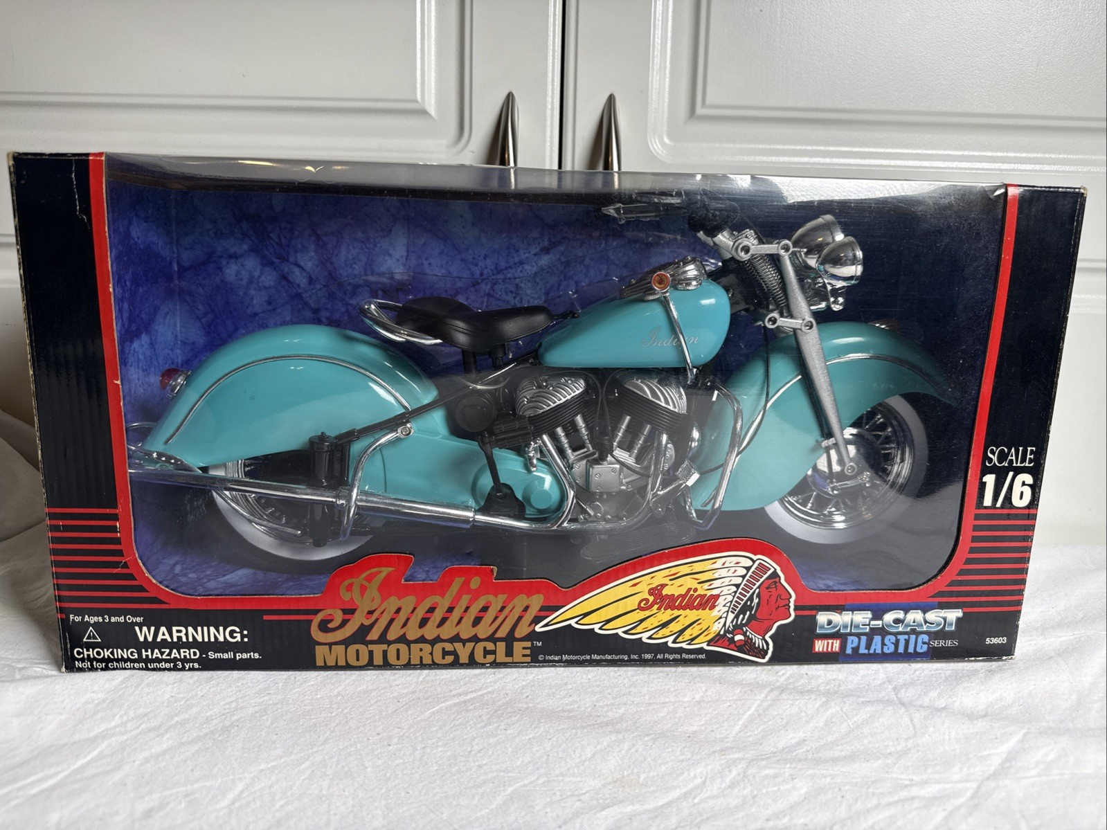New Ray Die-Cast Indian Motorcycle, 1:6 Scale Die Cast Cruiser, 1998 Scale 1/6