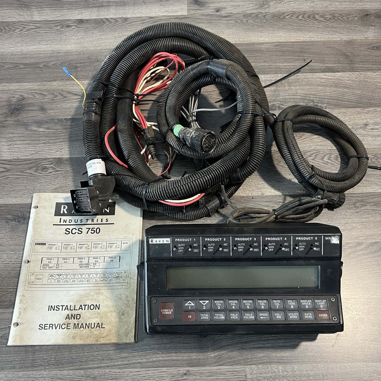 Raven SCS 750 Sprayer Monitor. 5 Section Controller Console PN/ 063-0159-903
