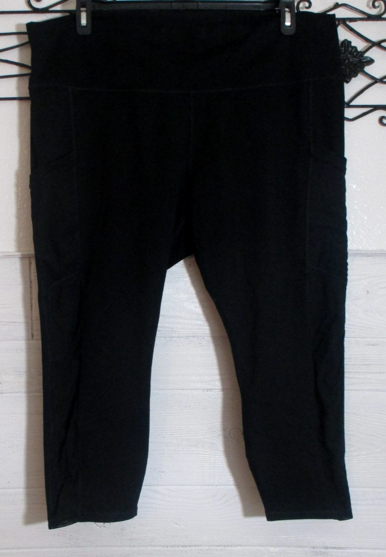 Fabletics Powerhold Women\'s Capri Pants Size 4X Black Elastic Waist