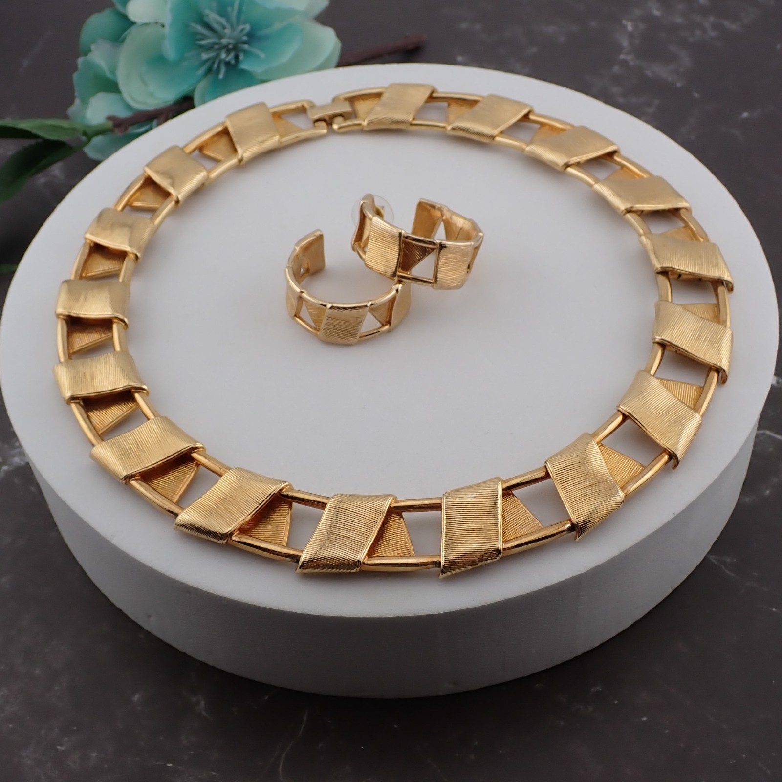 Rare Swarovski Swan Stamp Non Crystal Gold Tone Ribbon 17