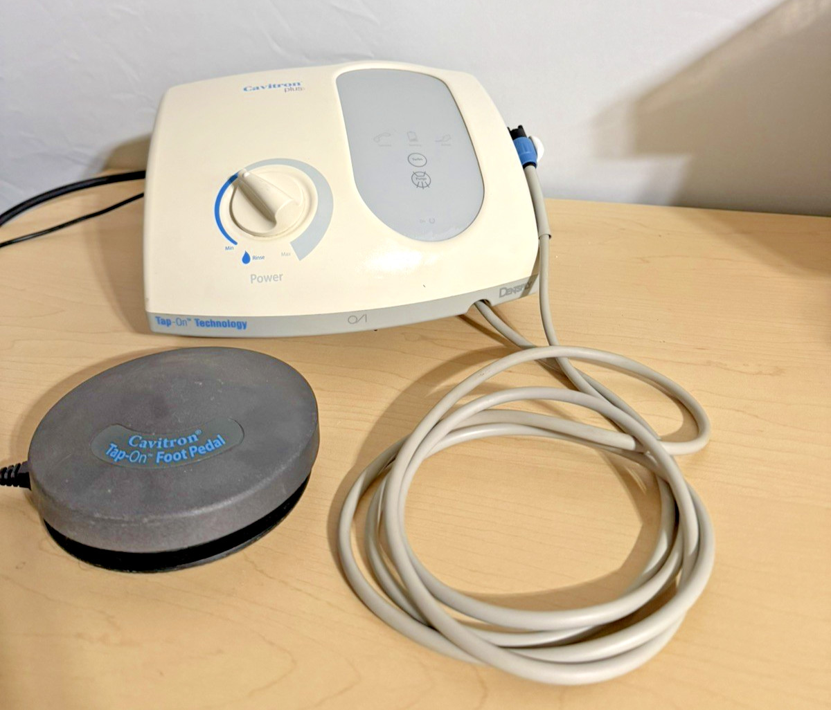 Dentsply Cavitron Plus Dental Ultrasonic Scaler Gen-136 W/ FOOT PEDAL Dentsply Cavitron Plus Dental Ultrasonic Scaler Gen-136 W/ FOOT PEDAL