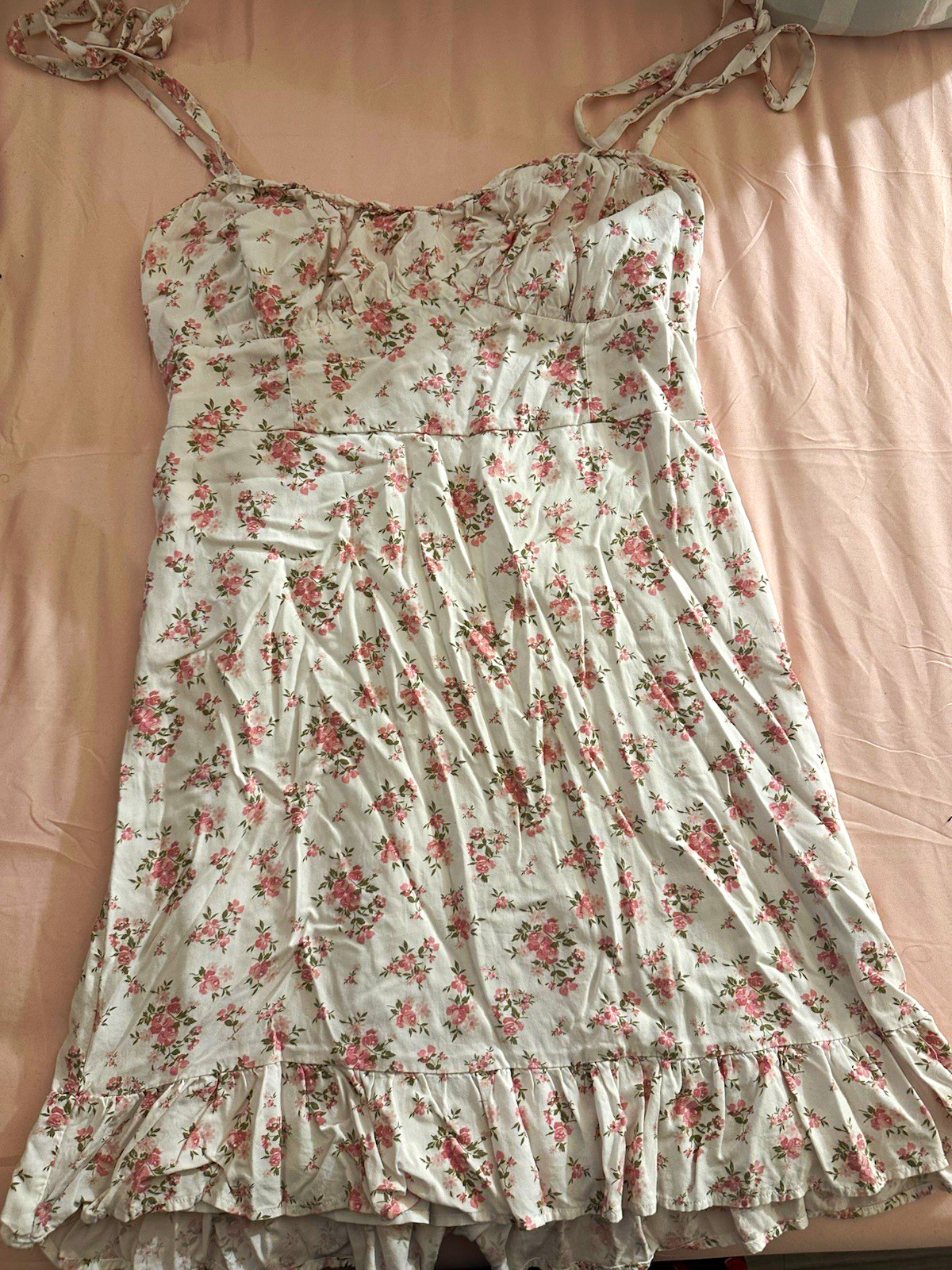 Hollister Women’s Smocked Floral Fit & Flare Sweetheart Strappy Dress L Hollister Women’s Smocked Floral Fit & Flare Sweetheart Strappy Dress L