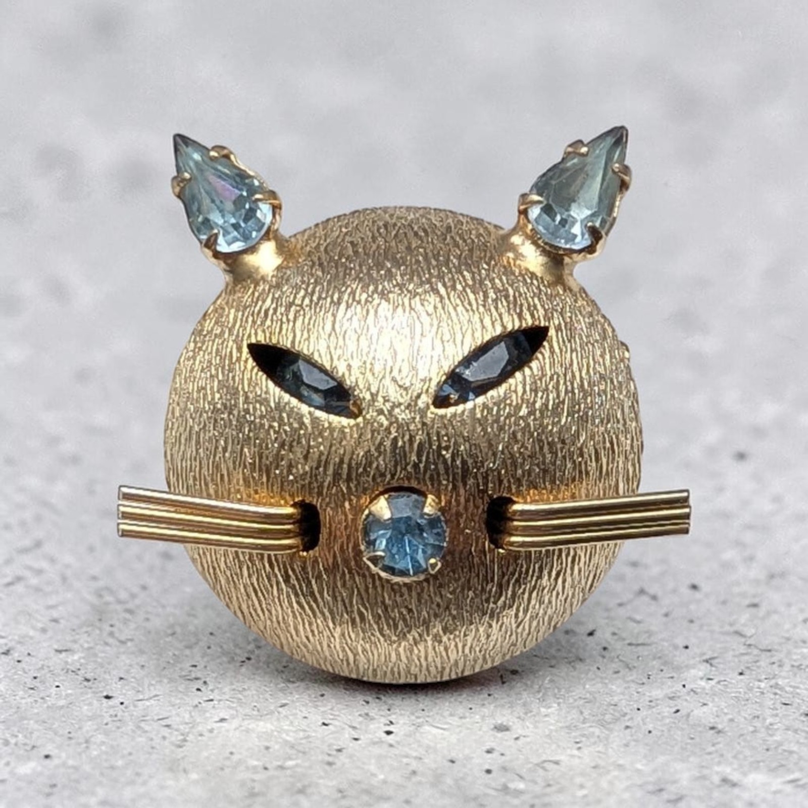 Vintage  Signed Joseph Warner Gold Tone Cat Brooch Pin With Rhinestone Accents