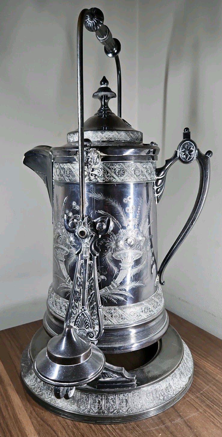 Antique Reed & Barton Victorian Silver Plated Tilting Pitcher - Beautiful patina Antique Reed & Barton Victorian Silver Plated Tilting Pitcher - Beautiful patina