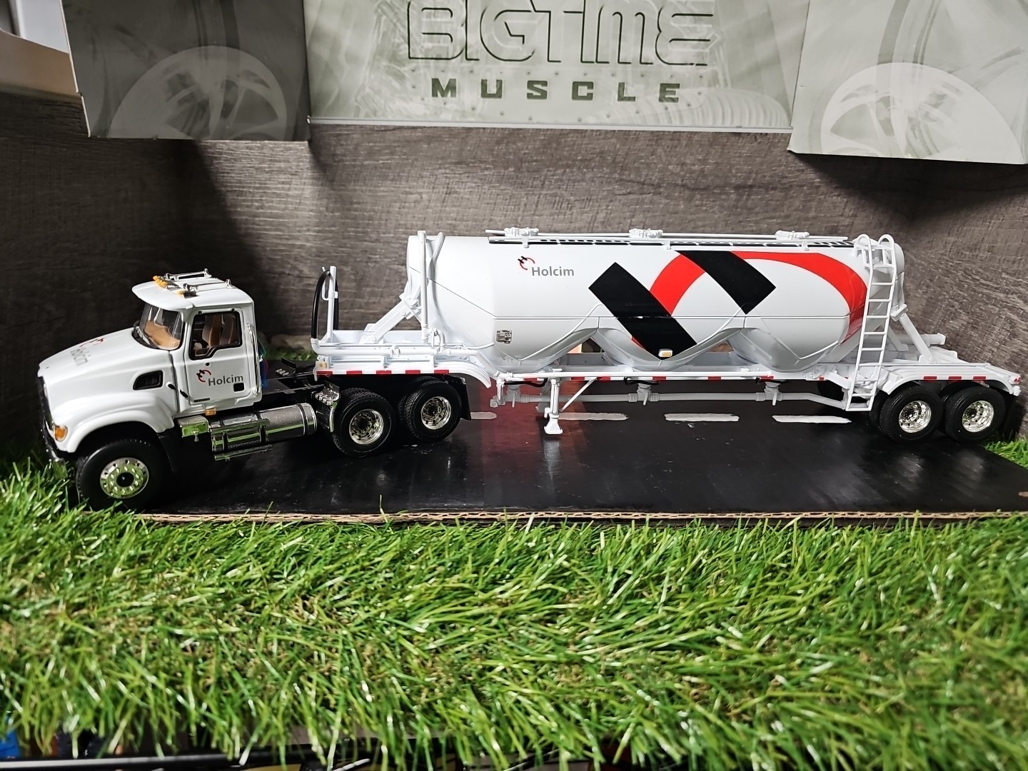 First Gear Holcim Dry Bulk Tanker Truck 1:34 Scale Diecast Truck/Trailer NO BOX 