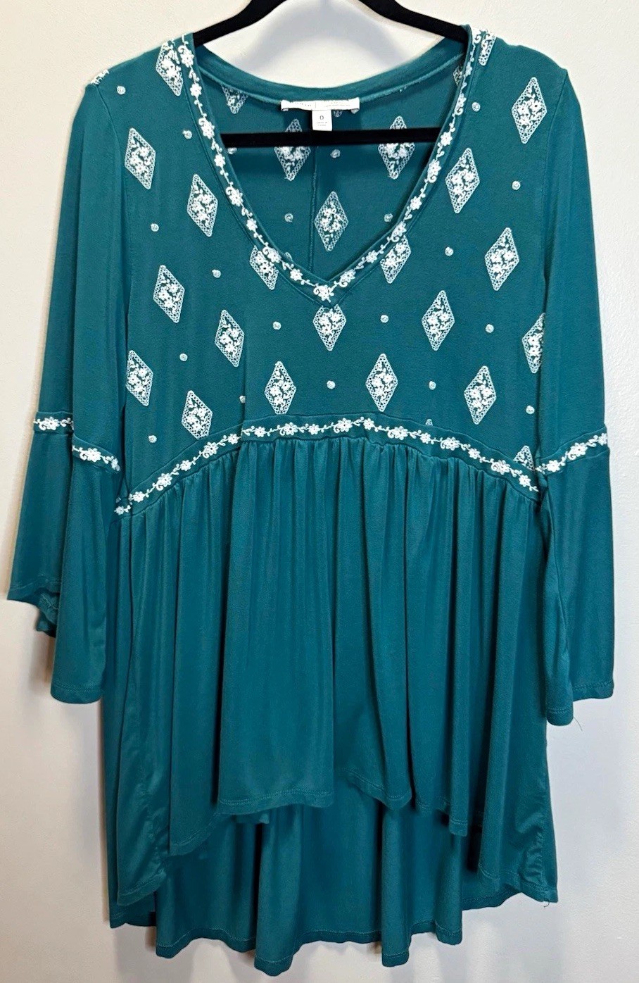 Torrid Women\'s Tunic Top Size 0/12 Teal Knit Embroidered V-Neck Bell Sleeve Torrid Women\'s Tunic Top Size 0/12 Teal Knit Embroidered V-Neck Bell Sleeve