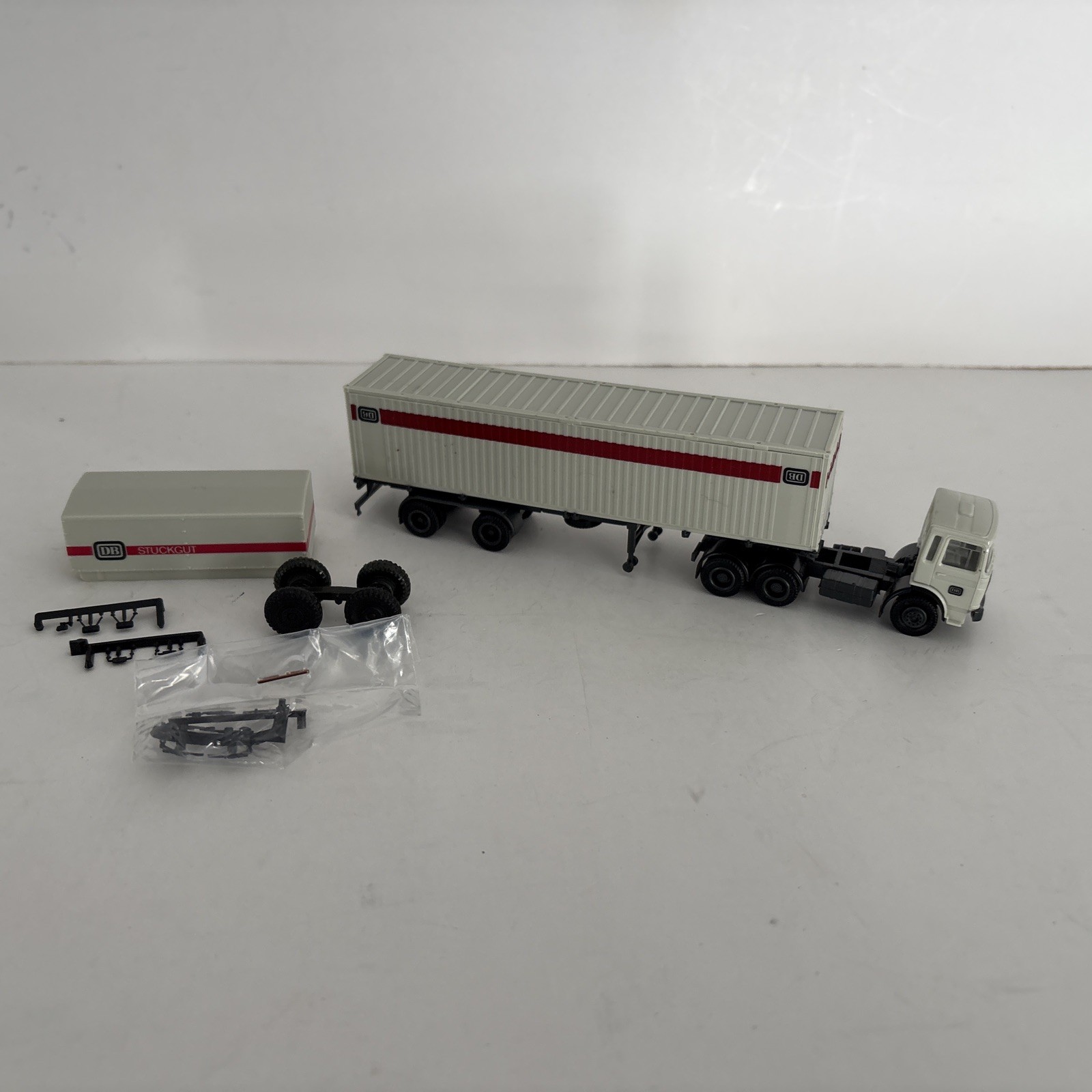 Herpa Mercedes Benz NG Axle Trailer Plus Parts 7.5\ Herpa Mercedes Benz NG Axle Trailer Plus Parts 7.5\