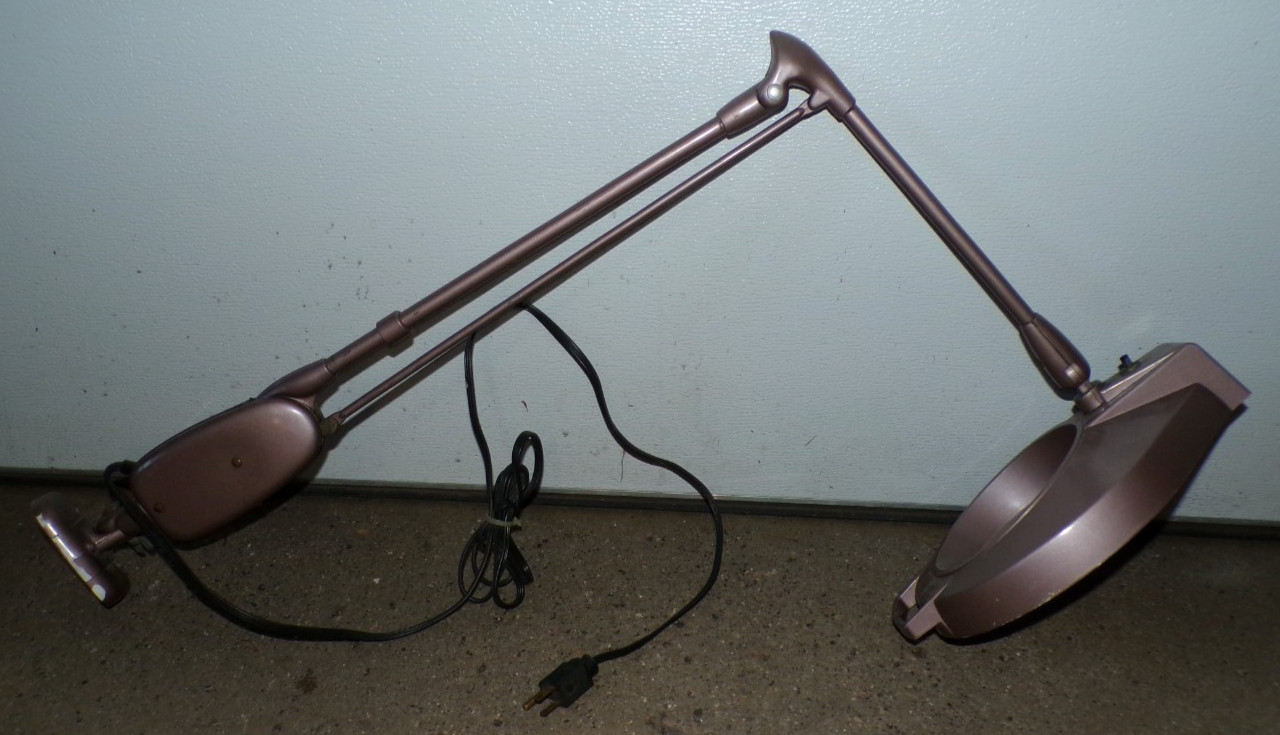 Vintage DAZOR M-1409F Articulating Arm Magnifying Glass Bench Mount Light Lamp Vintage DAZOR M-1409F Articulating Arm Magnifying Glass Bench Mount Light Lamp