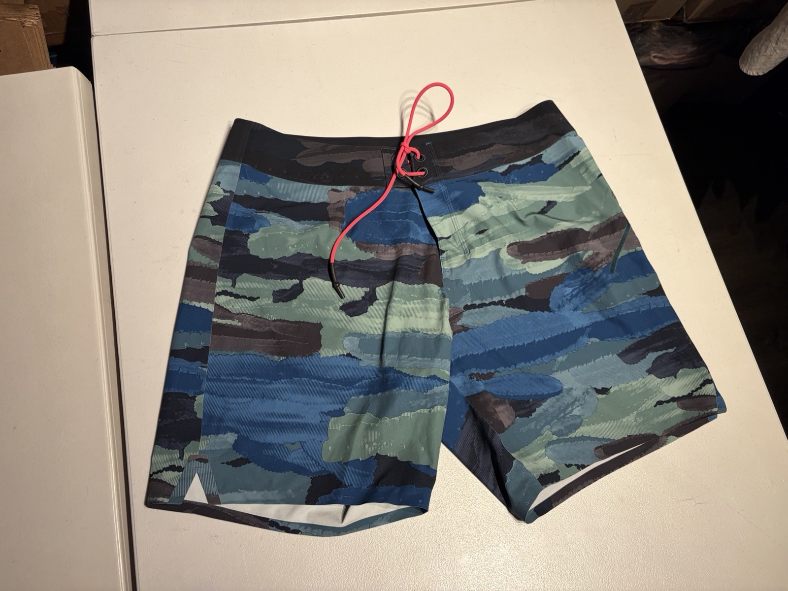 Lululemon Shorts Men’s 38 Core Cactus Camo Desert Teal Swim Trunks 7.5” Inseam Lululemon Shorts Men’s 38 Core Cactus Camo Desert Teal Swim Trunks 7.5” Inseam