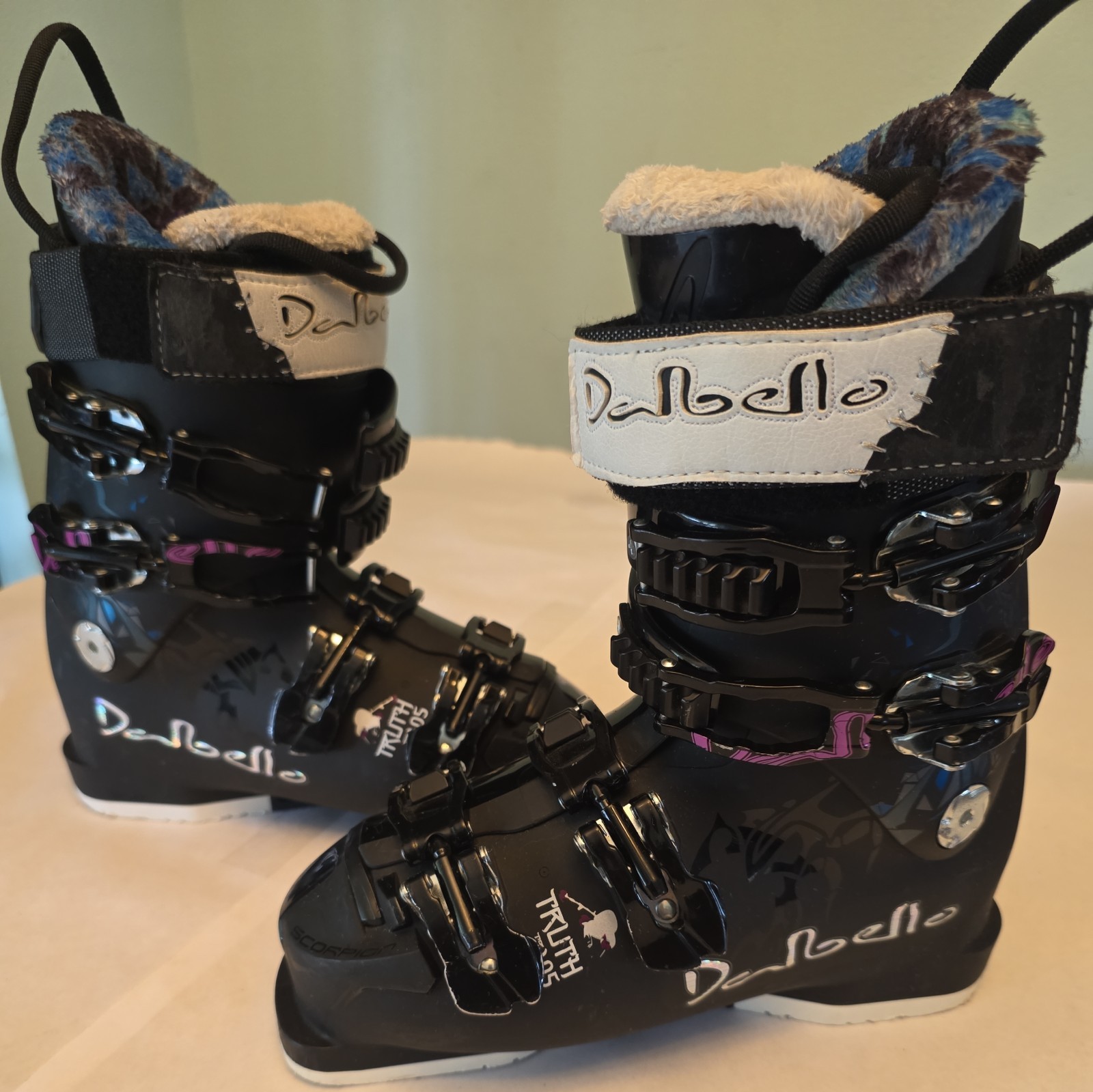 Dalbello Truth TR105 Women\'s 24.5 Ski Boots MSRP $750.00 Dalbello Truth TR105 Women\'s 24.5 Ski Boots MSRP $750.00