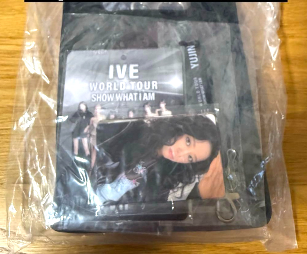 IVE SHOW WHAT I HAVE World Tour Tokyo VIP Limited Mini Bag Pass Photocard Set IVE SHOW WHAT I HAVE World Tour Tokyo VIP Limited Mini Bag Pass Photocard Set