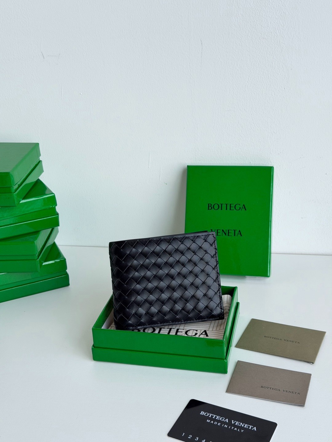 Bottega Veneta Piccolo Bi-Fold Wallet Black Intreccio Calfskin Compact 9.5x11cm Bottega Veneta Piccolo Bi-Fold Wallet Black Intreccio Calfskin Compact 9.5x11cm