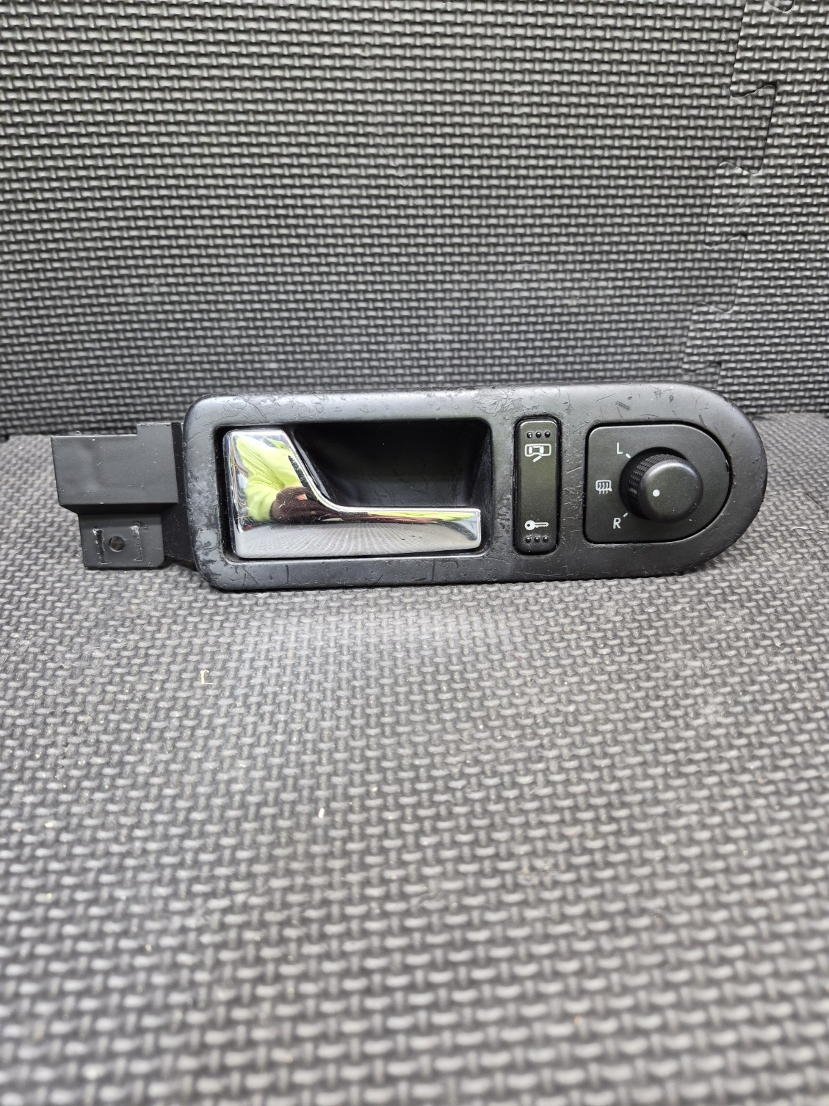 1998 - 2010 Volkswagen New Beetle Driver Side Interior Door Hande Mirror Switch 1998 - 2010 Volkswagen New Beetle Driver Side Interior Door Hande Mirror Switch