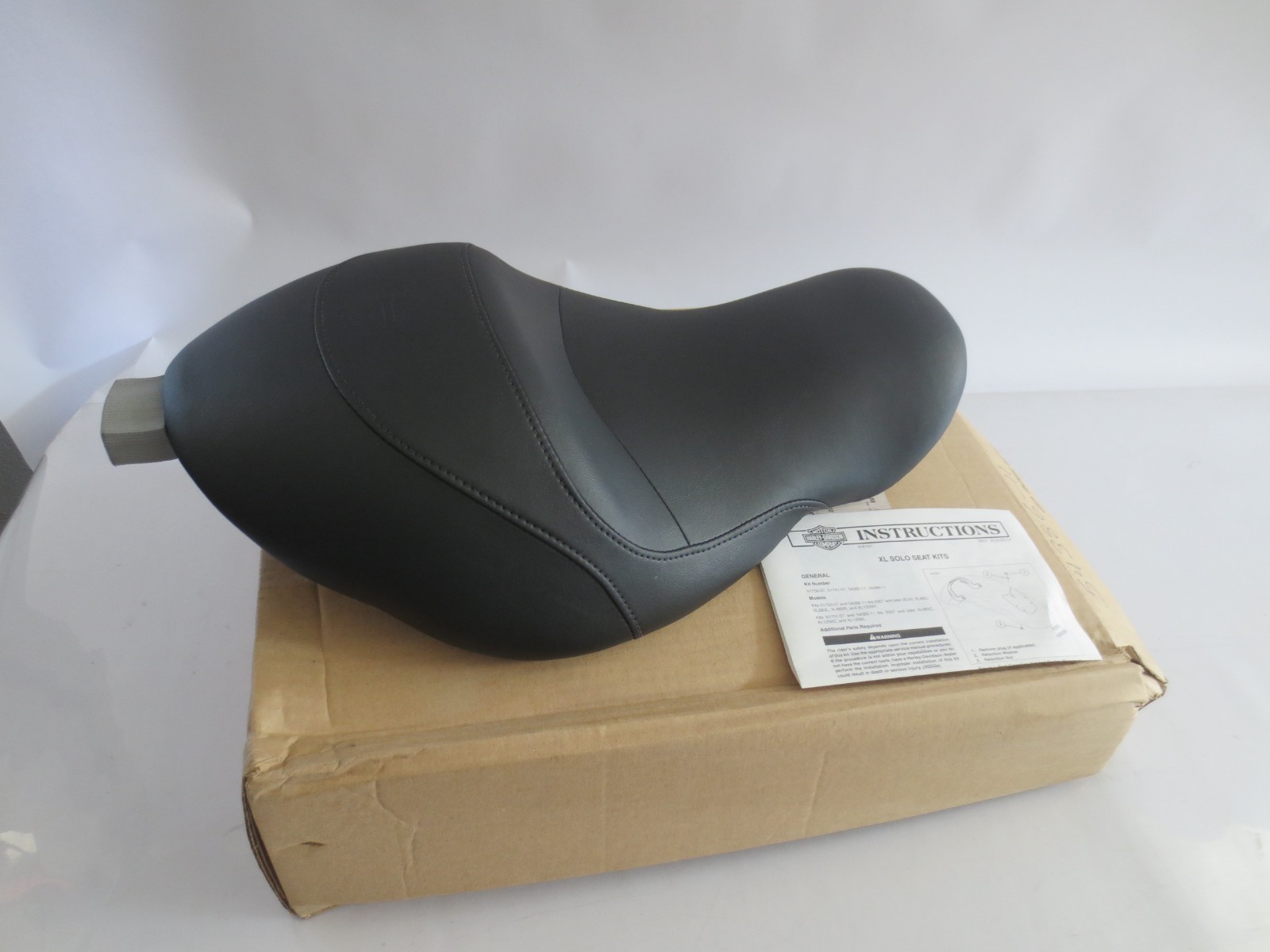 NEW Genuine Harley Davidson OEM 07 Later Sportster XL Solo Seat 54386-11 NEW Genuine Harley Davidson OEM 07 Later Sportster XL Solo Seat 54386-11