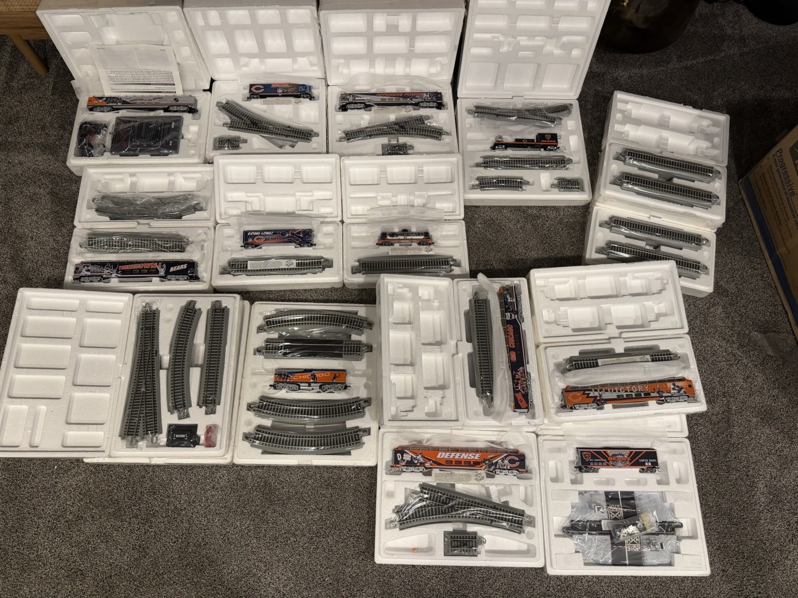 Hawthorne Chicago Bears 16 Box Complete Train Set Hawthorne Chicago Bears 16 Box Complete Train Set