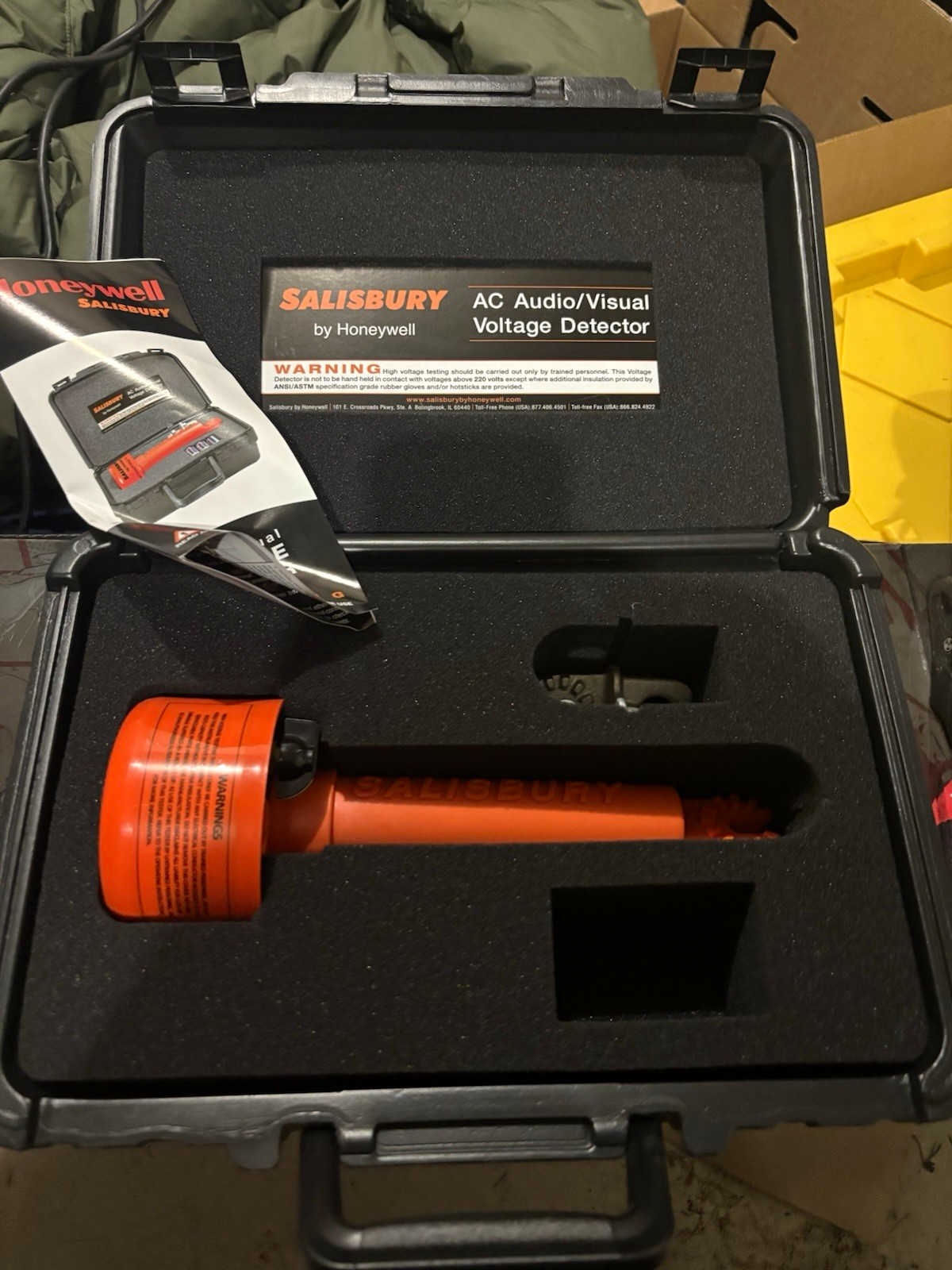 Salisbury by Honeywell 4544 Audio/Visual Contact Voltage Detector 650V 50/60 Salisbury by Honeywell 4544 Audio/Visual Contact Voltage Detector 650V 50/60