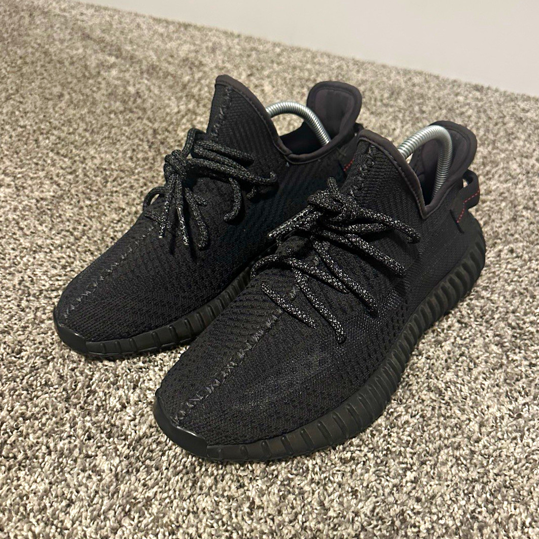 adidas Yeezy Boost 350 V2 Black w box adidas Yeezy Boost 350 V2 Black w box