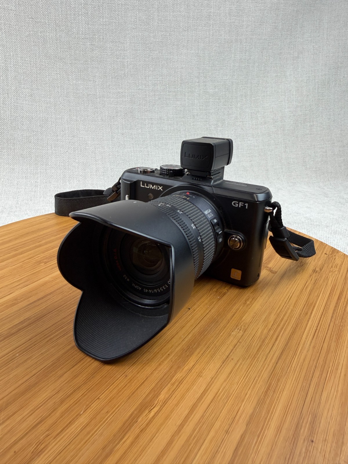 Panasonic Lumix DMC-GF1 Digital Camera with14-45mm Lens Panasonic Lumix DMC-GF1 Digital Camera with14-45mm Lens