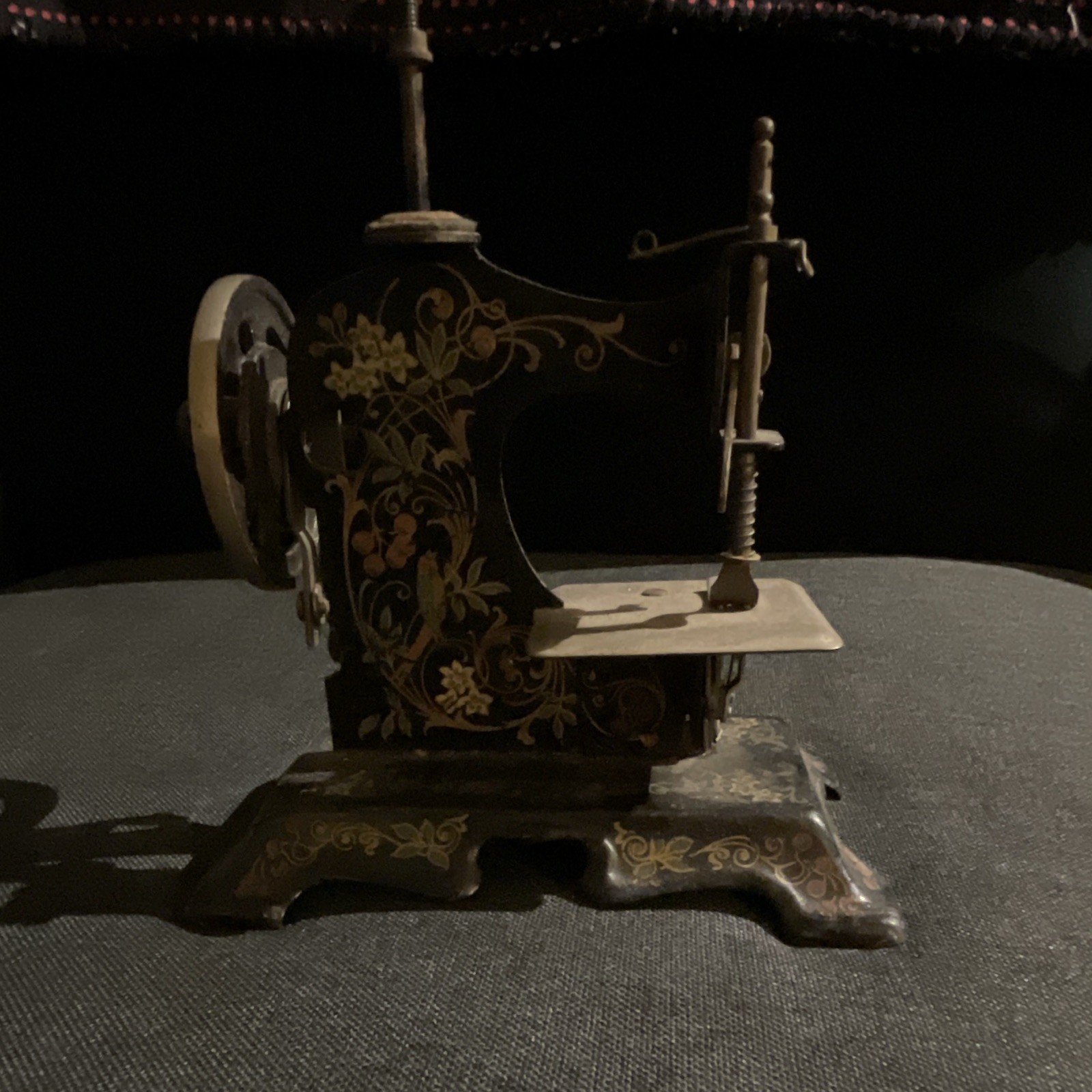 Antique Original Pre-1930 Cast Iron Hand Crank Mini Sewing Machine Floral Decal